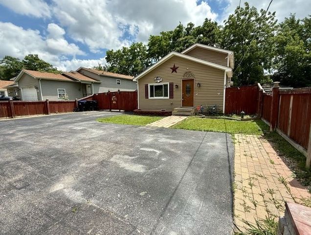 24633 W Passavant Avenue, Round Lake, IL 60073