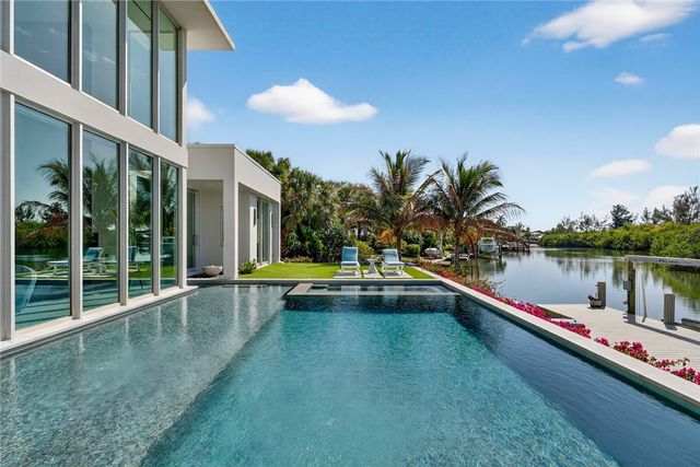 4561 Pebble Bay S, Vero Beach, FL 32963