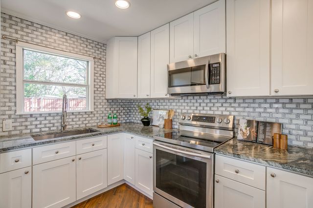 4231 S Cresthaven Road, Dallas, TX 75209