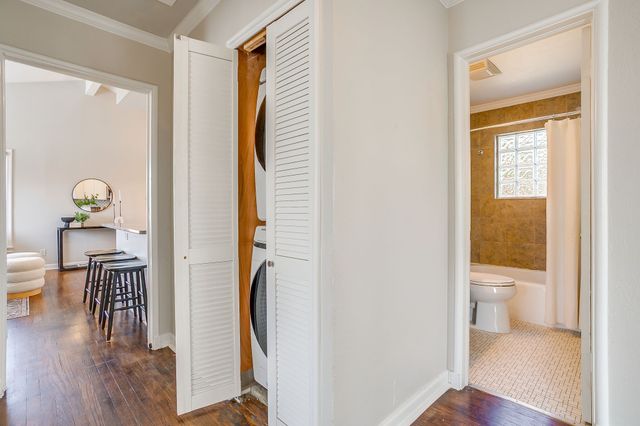 4231 S Cresthaven Road, Dallas, TX 75209