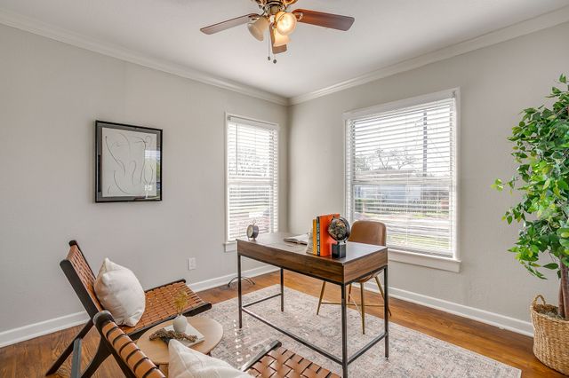 4231 S Cresthaven Road, Dallas, TX 75209