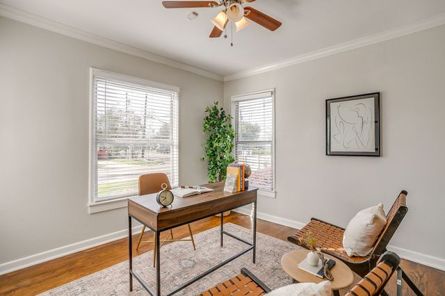 4231 S Cresthaven Road, Dallas, TX 75209