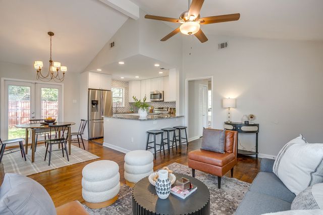 4231 S Cresthaven Road, Dallas, TX 75209