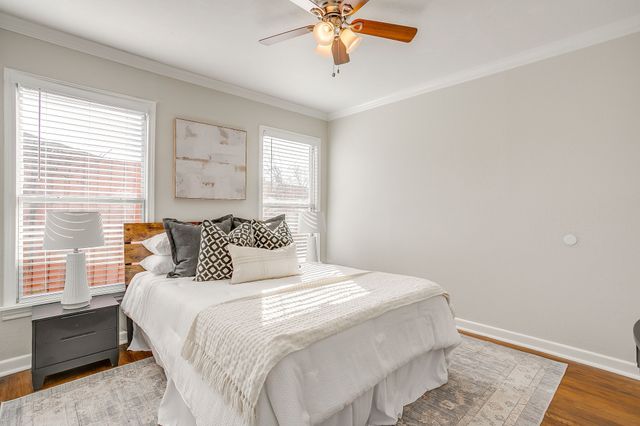 4231 S Cresthaven Road, Dallas, TX 75209