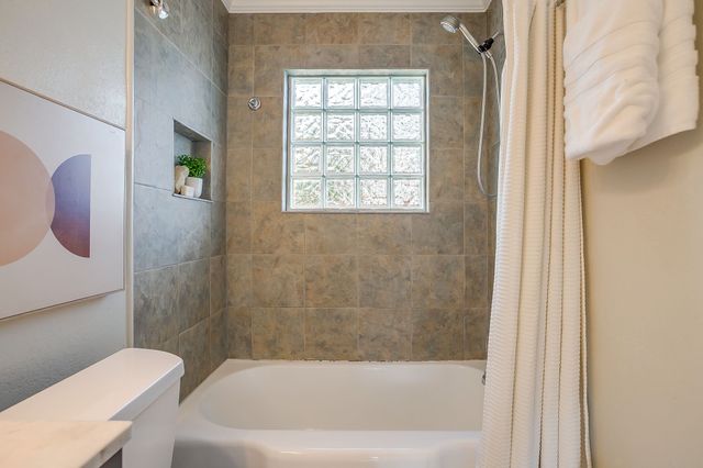 4231 S Cresthaven Road, Dallas, TX 75209