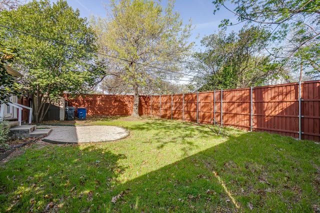 4231 S Cresthaven Road, Dallas, TX 75209