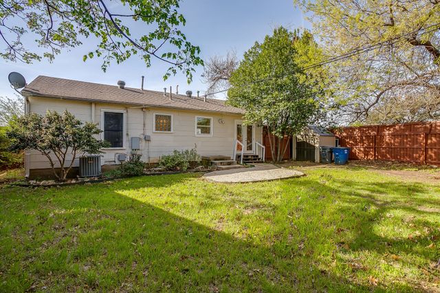 4231 S Cresthaven Road, Dallas, TX 75209