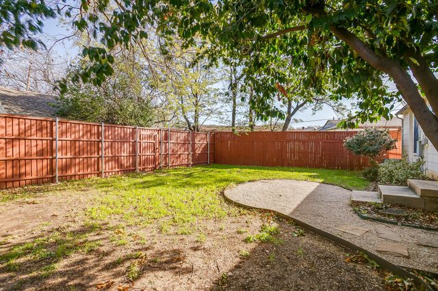 4231 S Cresthaven Road, Dallas, TX 75209