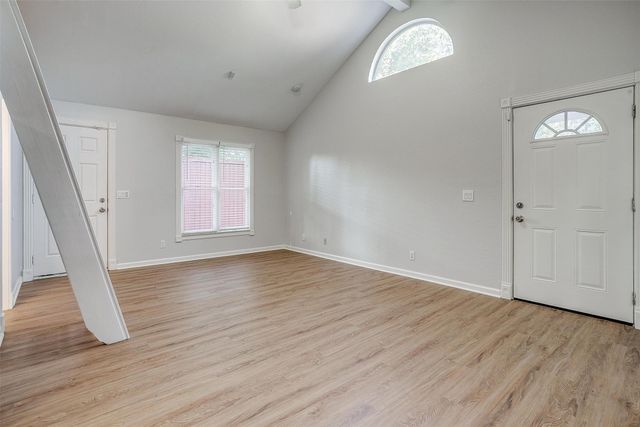 4231 S Cresthaven Road, Dallas, TX 75209