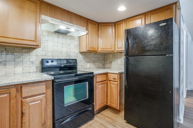 4231 S Cresthaven Road, Dallas, TX 75209