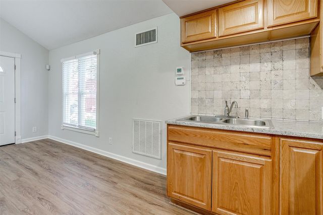 4231 S Cresthaven Road, Dallas, TX 75209