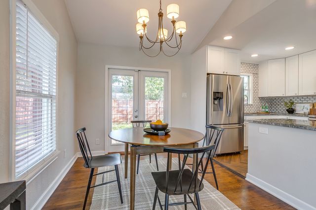 4231 S Cresthaven Road, Dallas, TX 75209