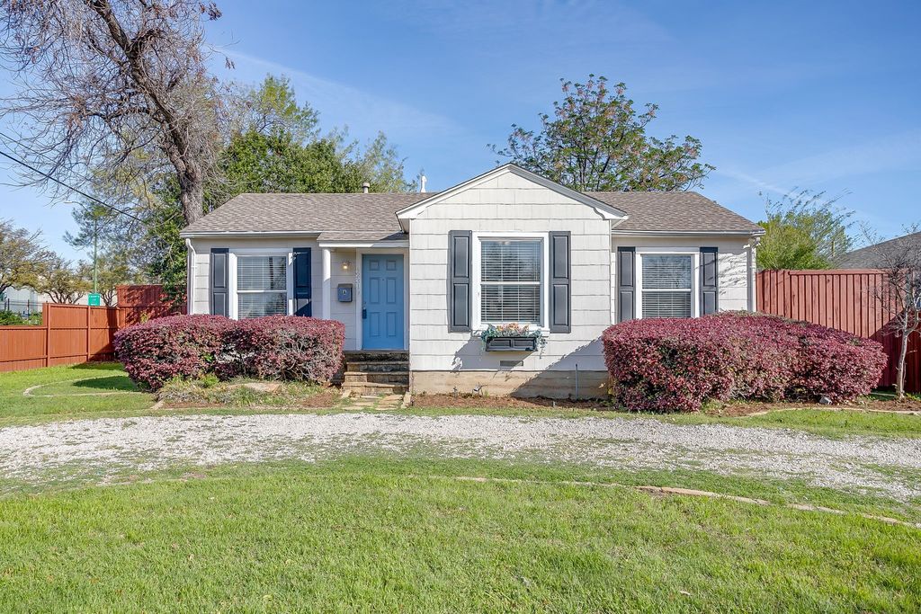 4231 S Cresthaven Road, Dallas, TX 75209