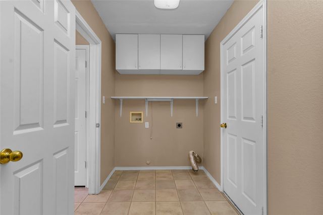 324 Kingfisher Lane, Arlington, TX 76002