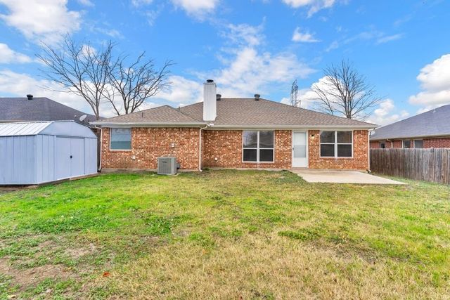 324 Kingfisher Lane, Arlington, TX 76002
