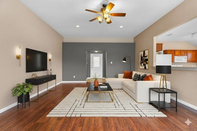 324 Kingfisher Lane, Arlington, TX 76002