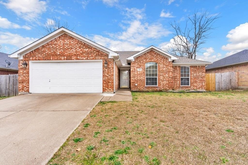 324 Kingfisher Lane, Arlington, TX 76002
