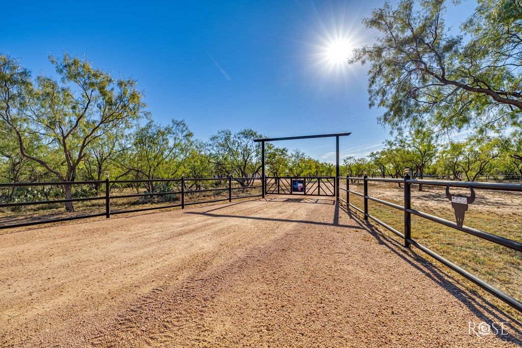 Image 2 of property listing at 9535 Iron Spoke Trail, Carlsbad, TX 76934