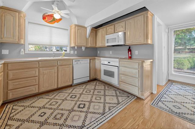 520 Hideaway Lane E, Hideaway, TX 75771