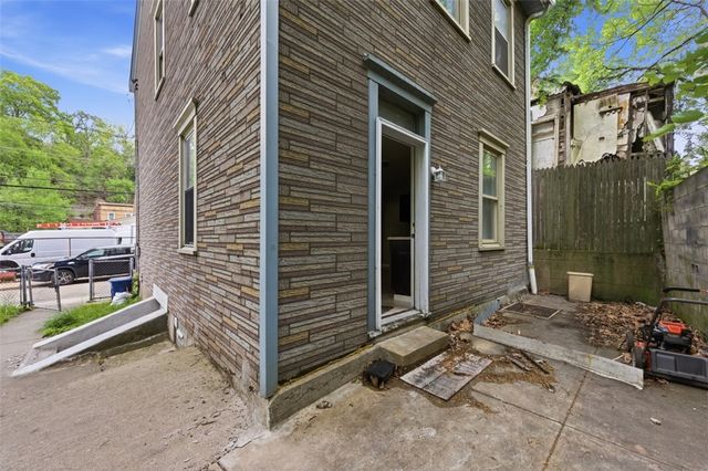 175 Lecky Ave, Woods Run, PA 15212