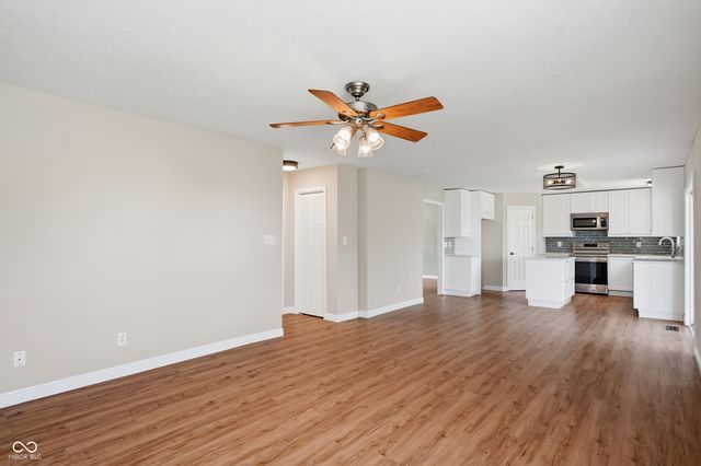 13089 Sinclair Place, Fishers, IN 46038