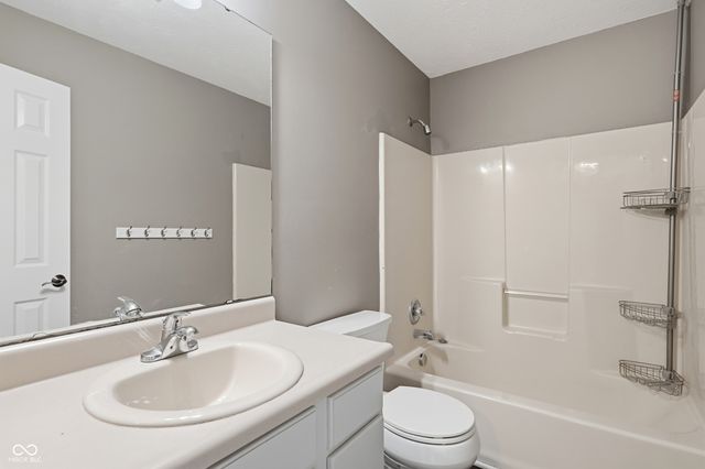 13089 Sinclair Place, Fishers, IN 46038