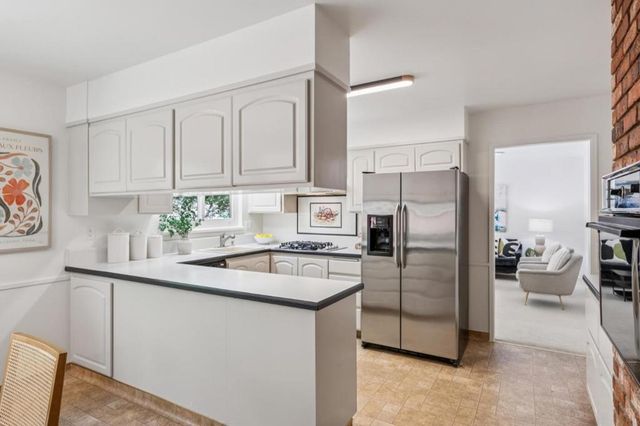 3020 Brittan Avenue, San Carlos, CA 94070