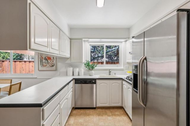 3020 Brittan Avenue, San Carlos, CA 94070