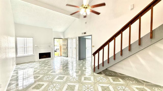 11889 Bobwhite Drive 834, Houston, TX 77035