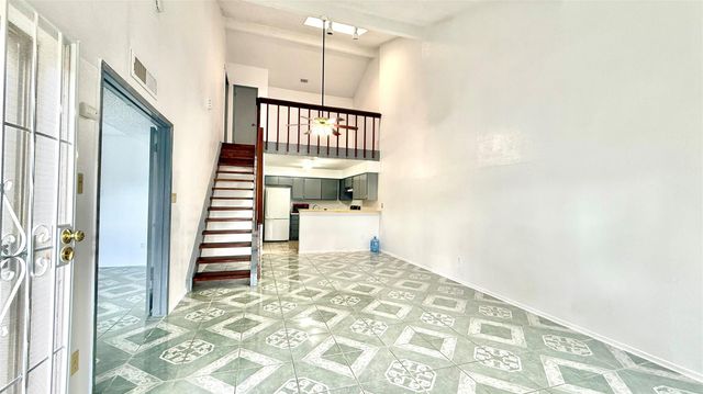 11889 Bobwhite Drive 834, Houston, TX 77035