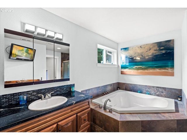 15502 Nw OLD PUMPKIN RIDGE Rd, North Plains, OR 97133