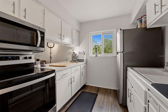 2613 PINE LAKE TERRACE D, Sarasota, FL 34237