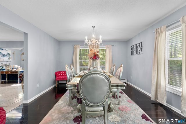 10 Quail Run, Bloomfield, CT 06002