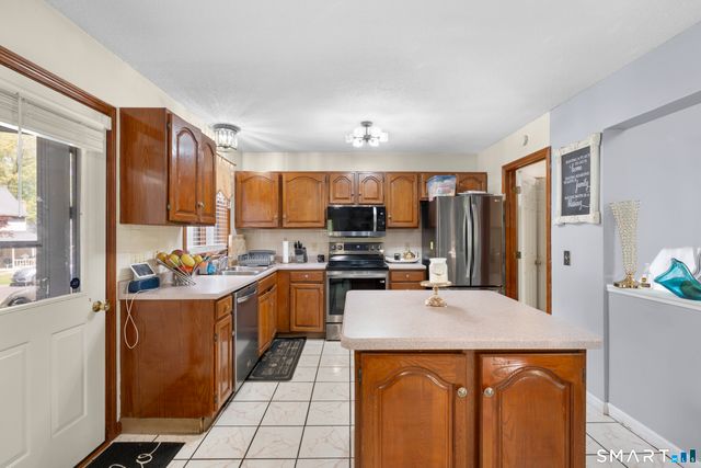 10 Quail Run, Bloomfield, CT 06002