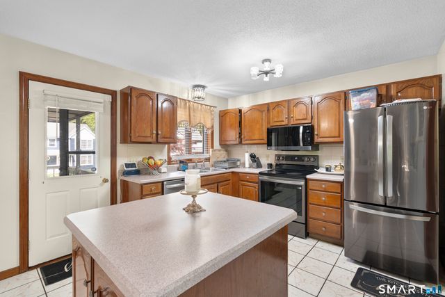 10 Quail Run, Bloomfield, CT 06002