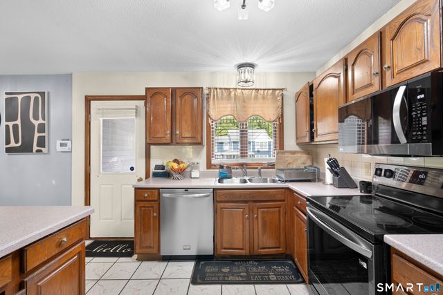 10 Quail Run, Bloomfield, CT 06002
