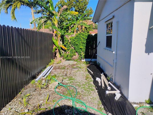 5832 Polk St, Hollywood, FL 33021