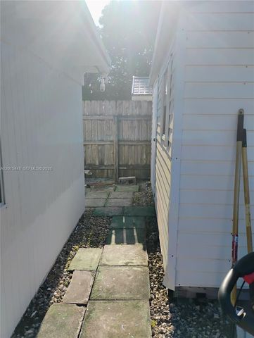 5832 Polk St, Hollywood, FL 33021