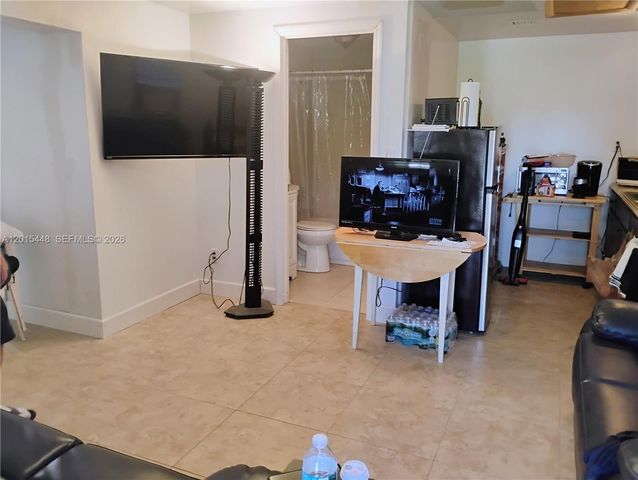 5832 Polk St, Hollywood, FL 33021