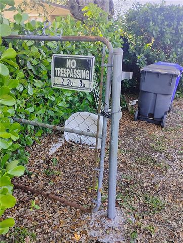5832 Polk St, Hollywood, FL 33021