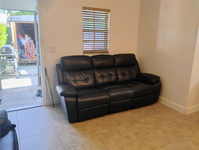 5832 Polk St, Hollywood, FL 33021