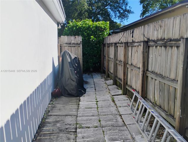 5832 Polk St, Hollywood, FL 33021