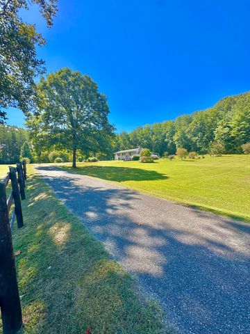 4801 Nicelytown RD, Clifton Forge, VA 24422