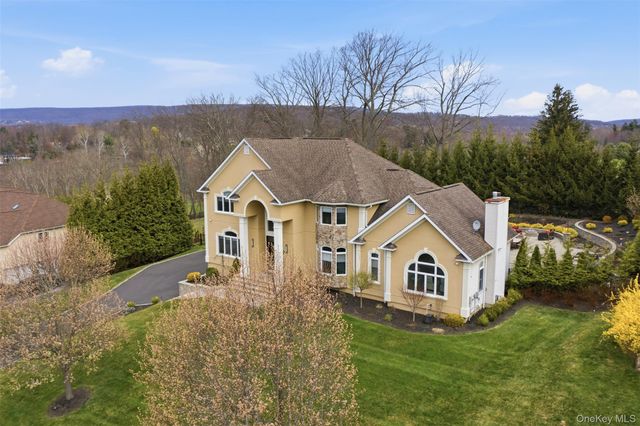 35 Greenwich Avenue, Central Valley, NY 10917