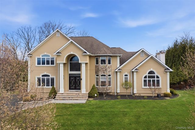 35 Greenwich Avenue, Central Valley, NY 10917