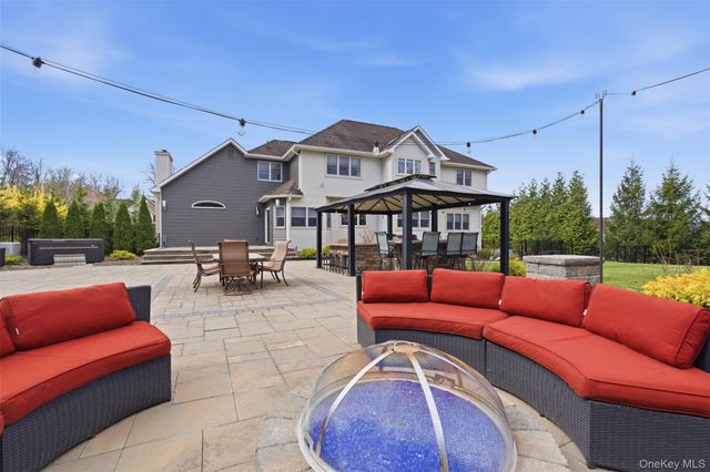35 Greenwich Avenue, Central Valley, NY 10917