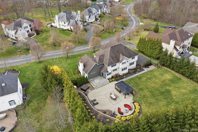 35 Greenwich Avenue, Central Valley, NY 10917