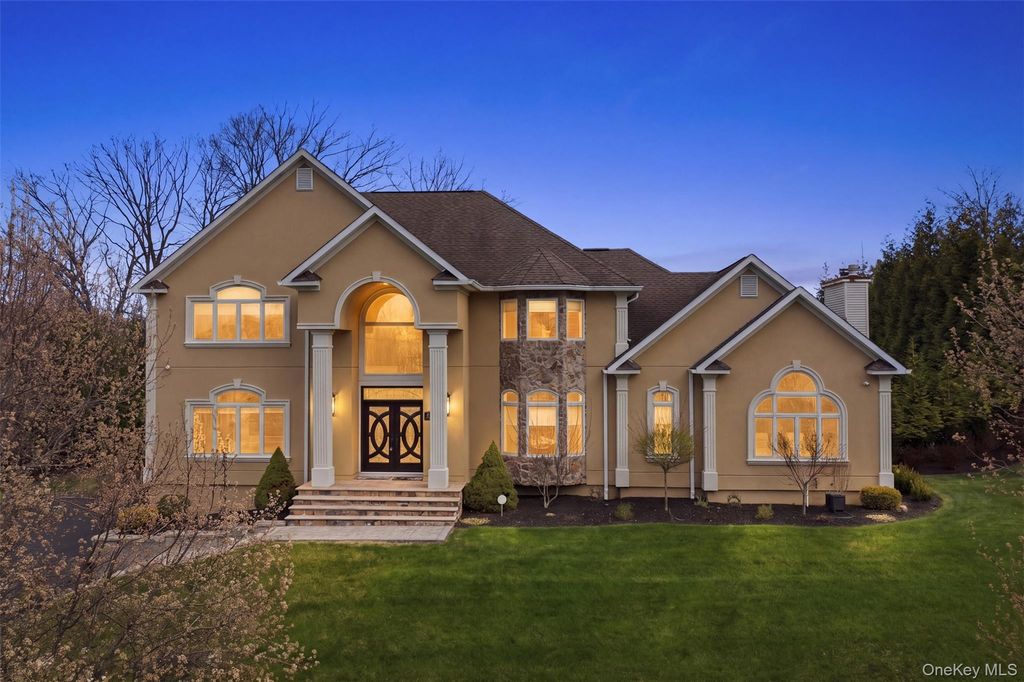 35 Greenwich Avenue, Central Valley, NY 10917