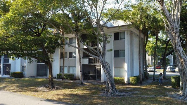 701 N Pine Island Road 105, Plantation, FL 33324