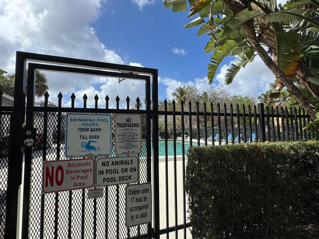 701 N Pine Island Road 105, Plantation, FL 33324